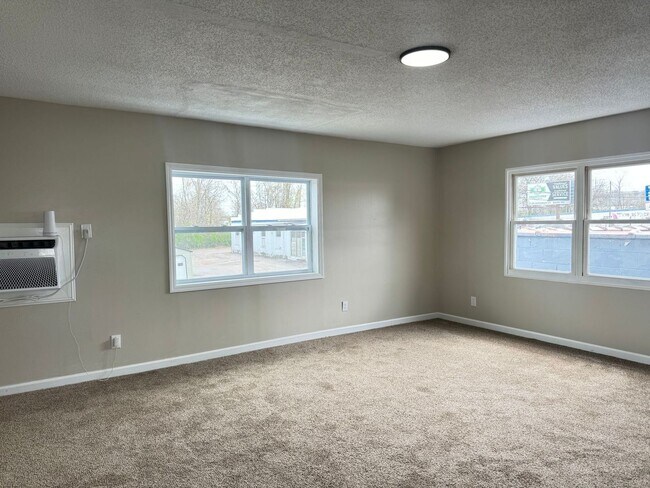 Foto del edificio - Talk about CONVENIENT! 3bdr/1ba apartment....