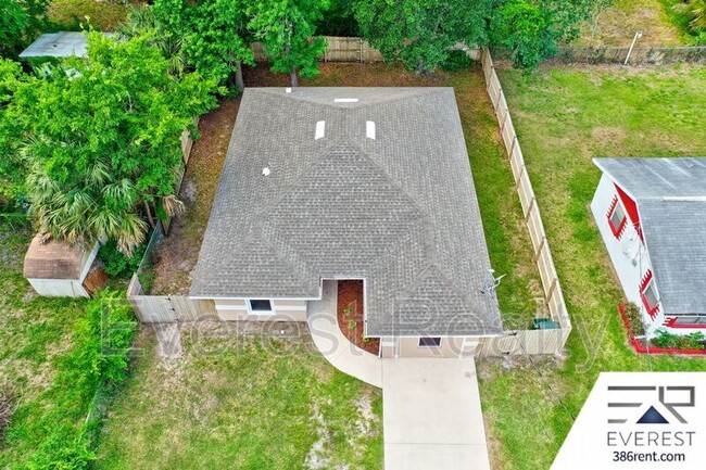 Building Photo - 720 Florence St