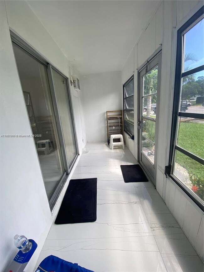 Building Photo - 111 Tilford F