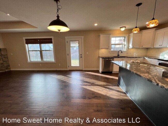 Building Photo - 4 br, 2 bath House - 839 S Eastridge