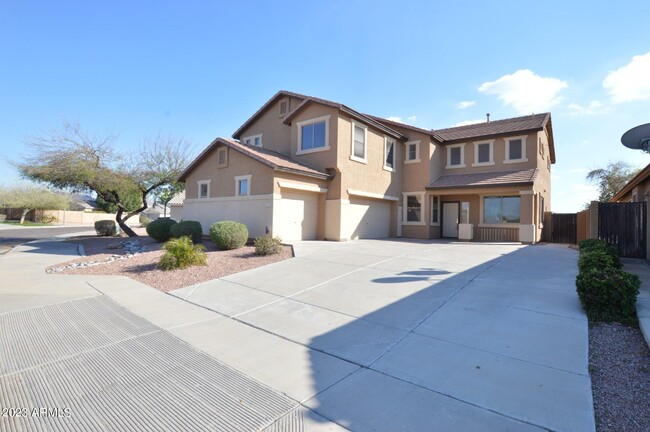 Building Photo - 4631 W Desert Ln