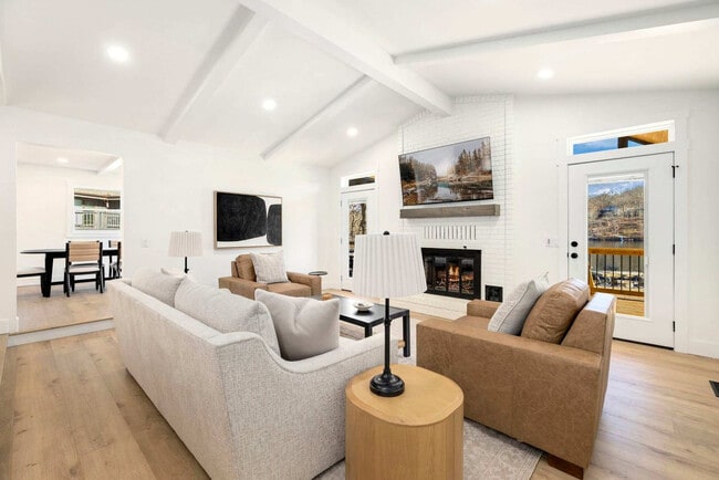 Building Photo - 89 Mayfair Dr