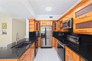 Foto del edificio - 2400 Centergate Dr