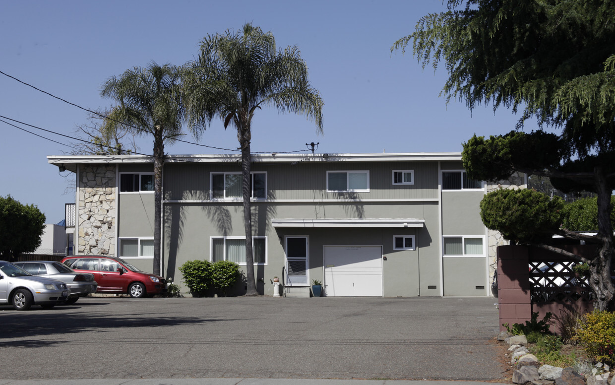 Primary Photo - Capri Apartments