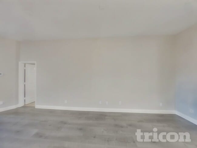Building Photo - 6211 Cumberland Gap Ave