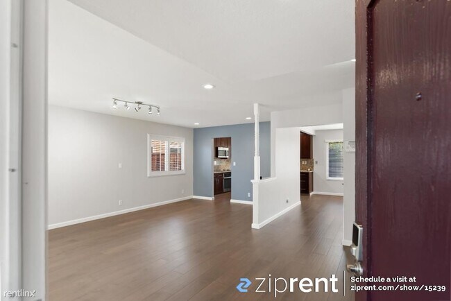 Foto del edificio - 4 br, 2.5 bath House - 4541 Roderigo Ct, F...