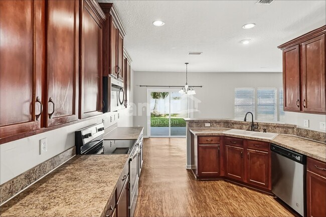 Foto del edificio - 2724 Creekfront Dr