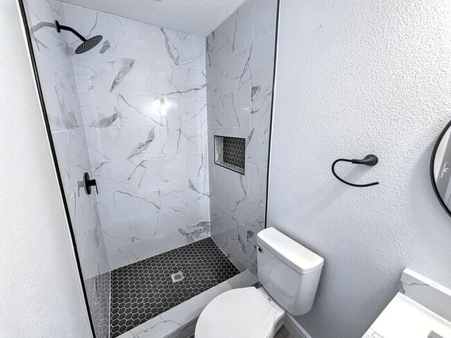 Building Photo - Adorable 3-Bedroom Home Near Historic Down...