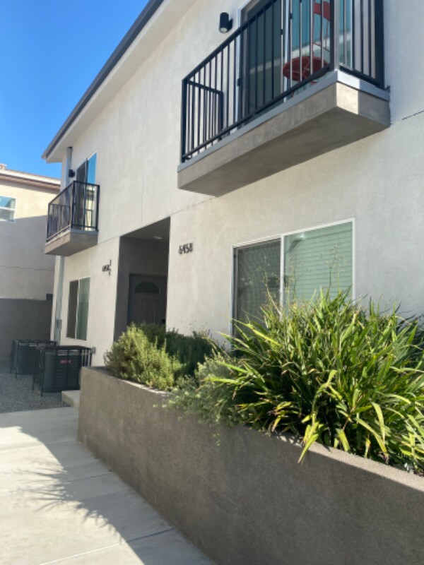Foto del edificio - 6456 Balboa Blvd