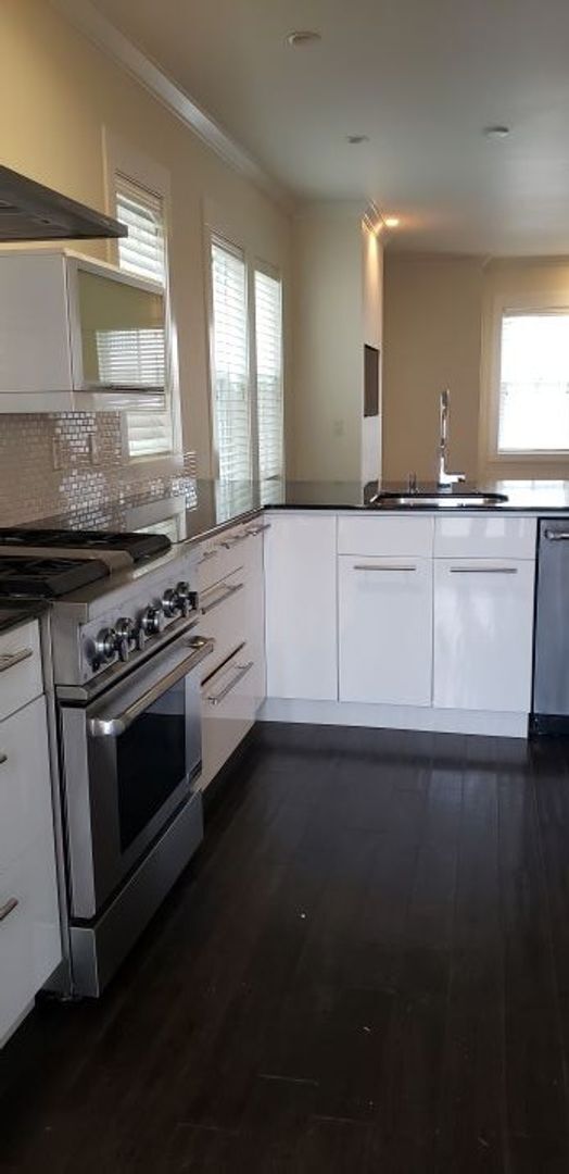 Foto del edificio - Modern end unit townhome in Jacksonville!
