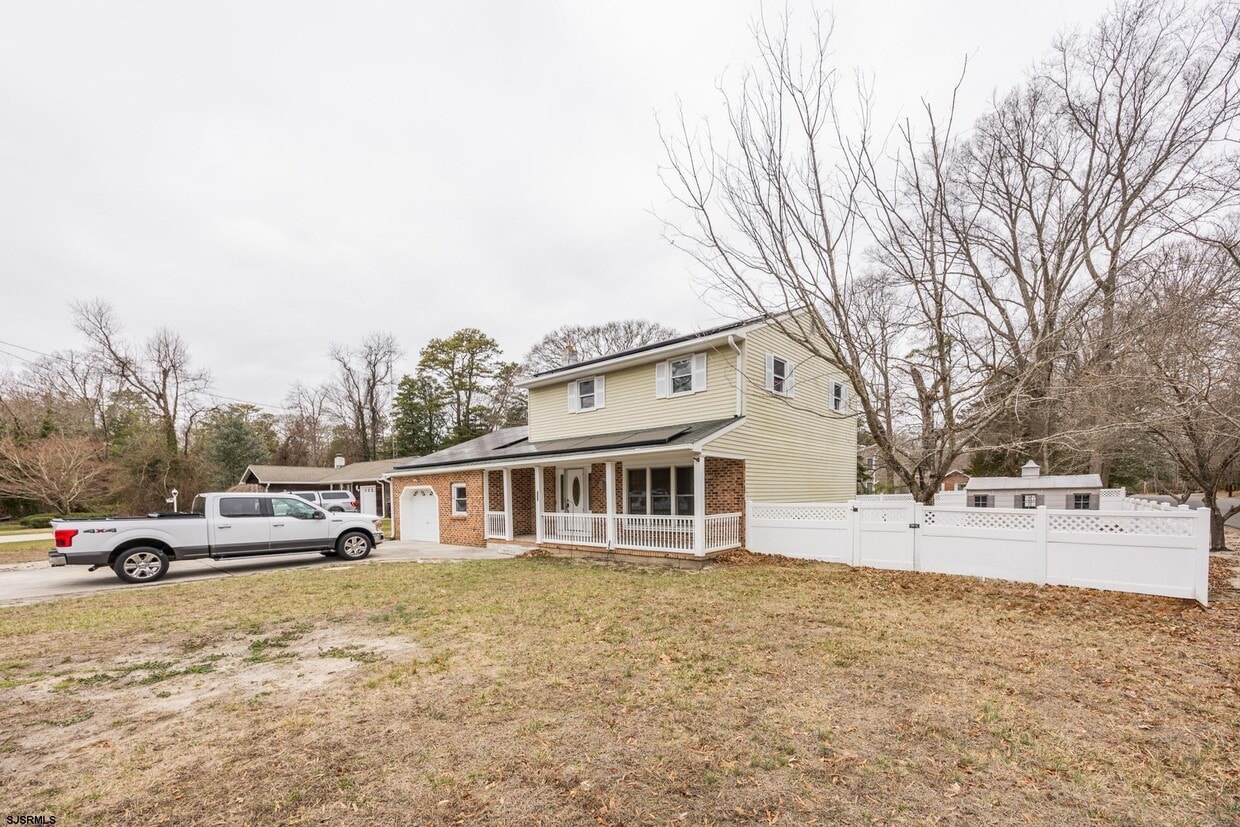 Primary Photo - 320 Bergen Ave