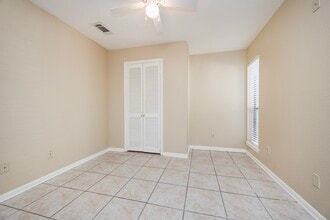 Building Photo - 7315 Foxside Ln