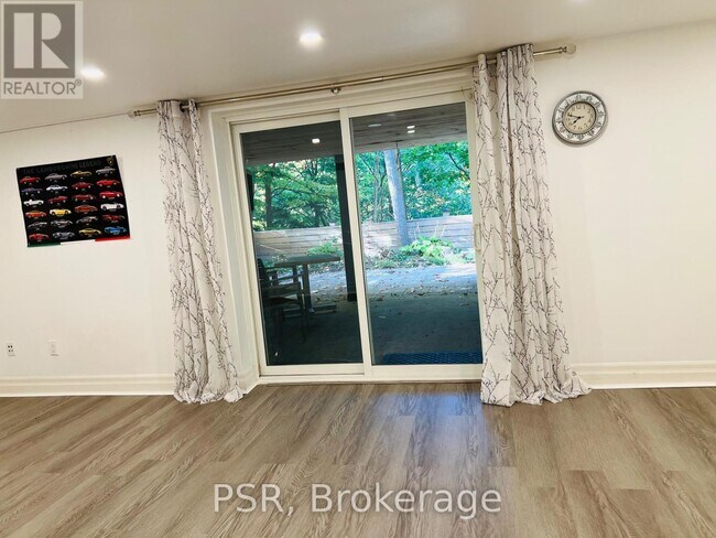 Photo du bâtiment - 2b Roycrest Ave