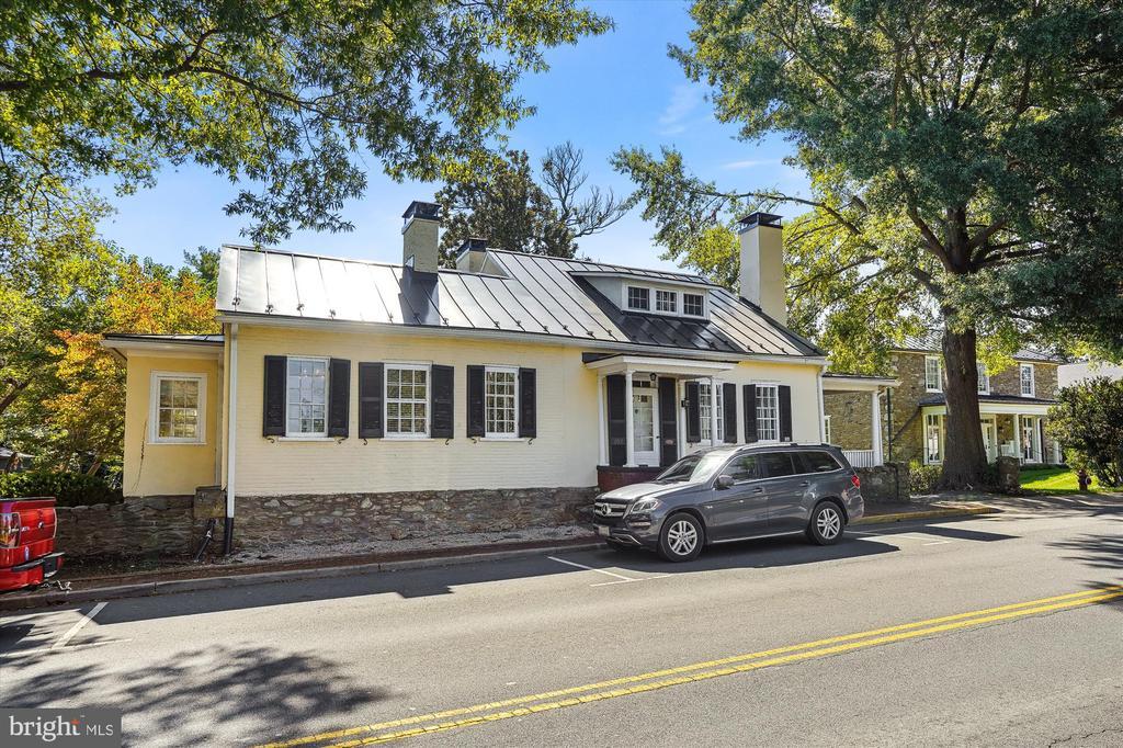 Primary Photo - 107 E Washington St