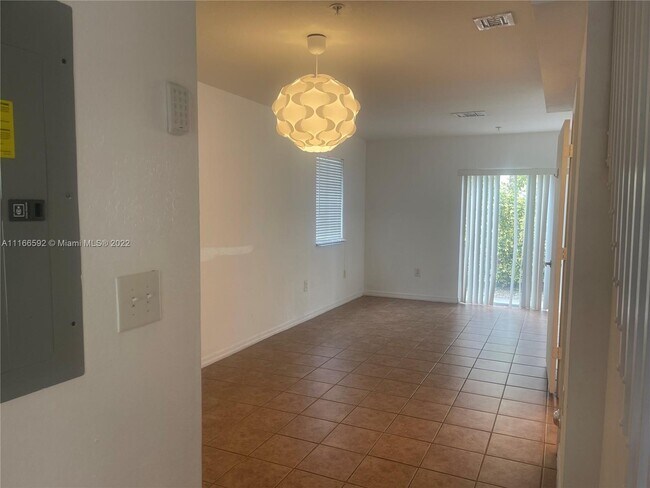 Foto del edificio - 2078 NE 167th St  3-101 North Miami Beach ...