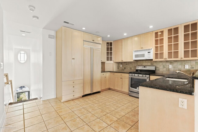 Building Photo - 20 Waterview