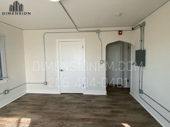Interior Photo - 2331 Rockefeller Ave