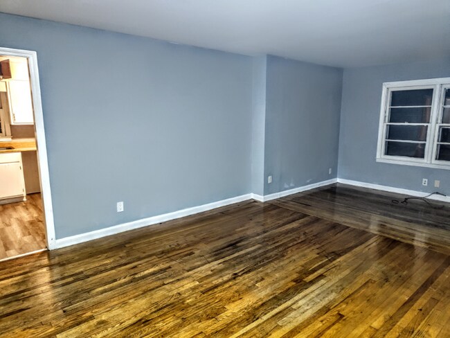 Foto del edificio - 100 Willow Ave