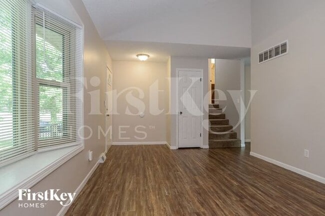Building Photo - 6733 NW Sioux Dr