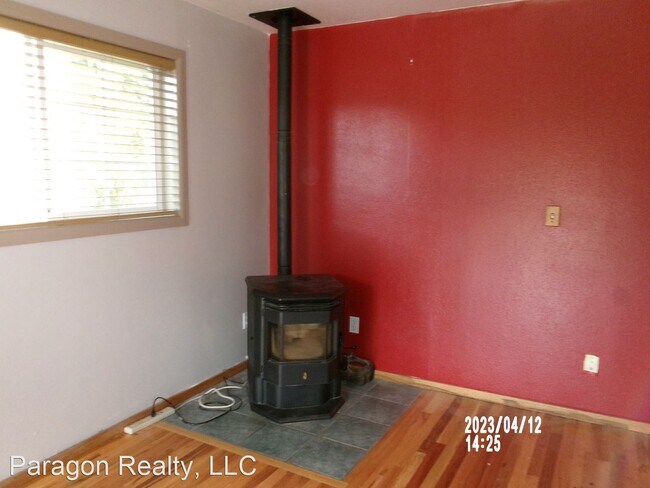 Building Photo - 3 br, 2 bath House - 300 Tasman Pl.