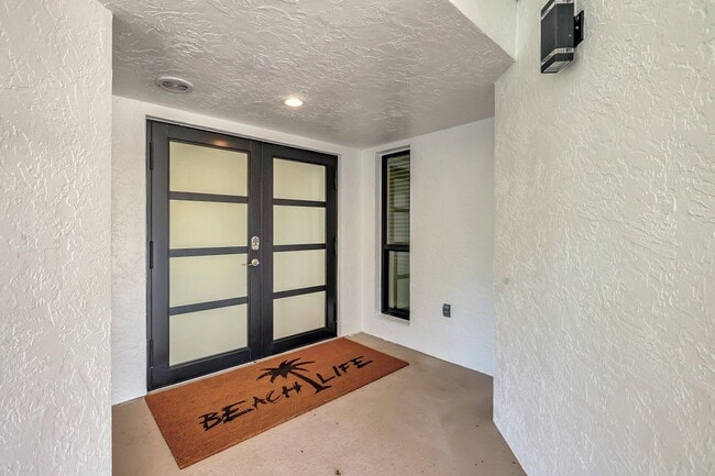 Building Photo - 4100 N Hwy A1A