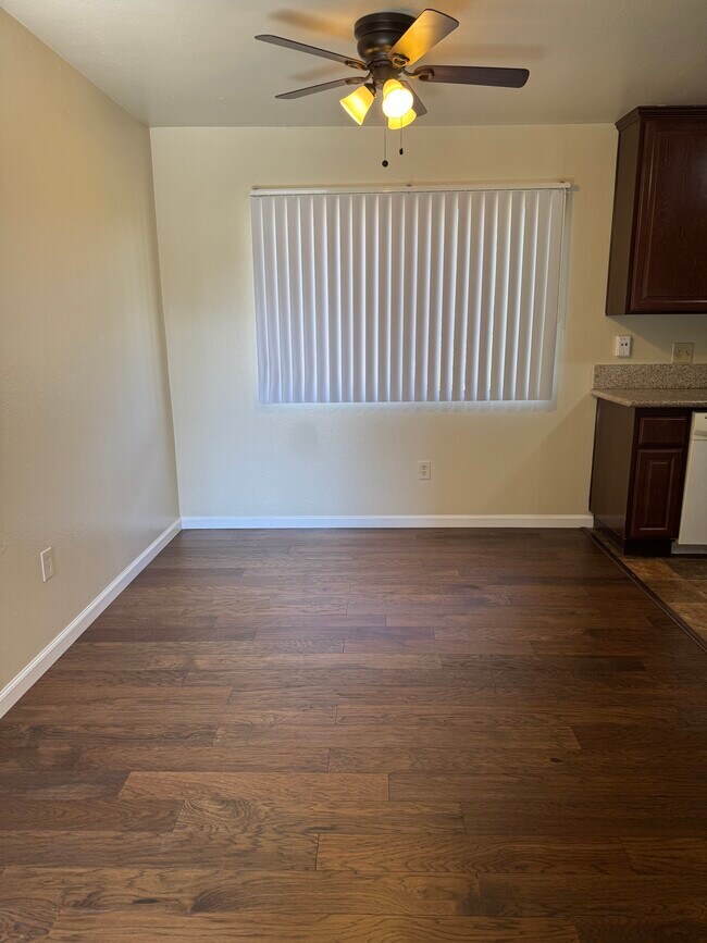 Foto del edificio - 3707 Hilltop Dr