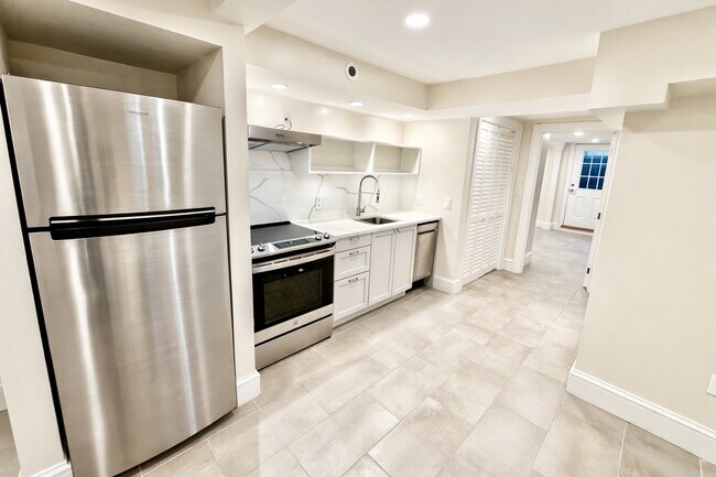 Kitchen - 35 Foster St