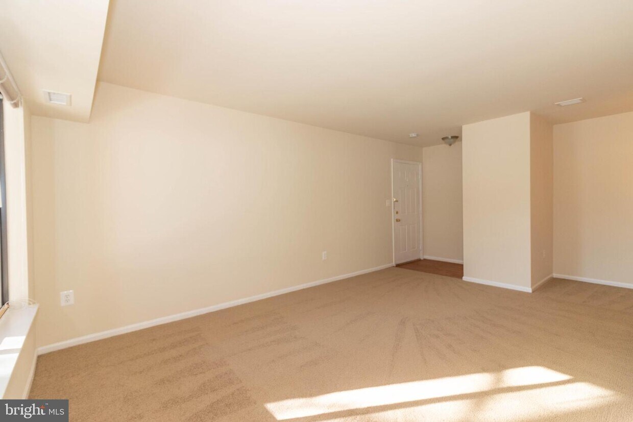 8372 Buttress Ln Unit 102, Manassas, VA 20110 Room for Rent in