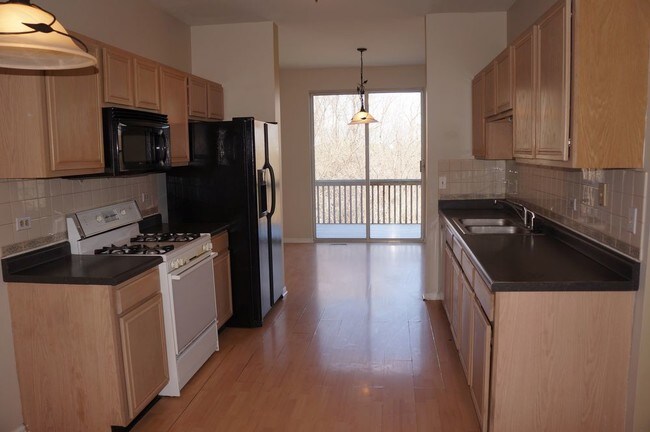 Building Photo - 14 Grandview Ct