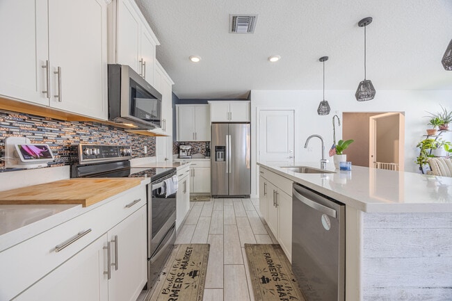 Foto del edificio - 2460 Timber Forest Dr