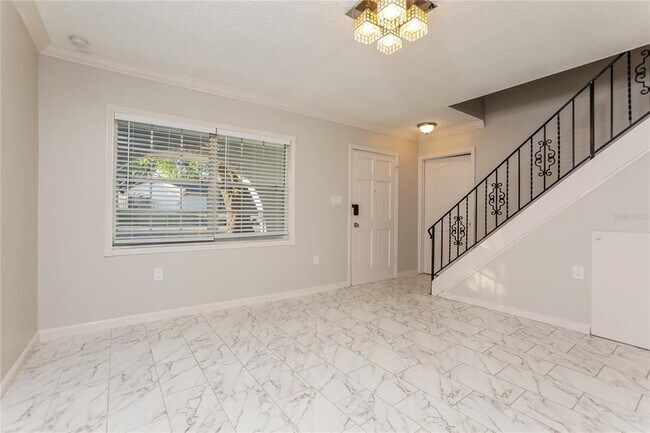 Foto del edificio - 392 Crystal Ave