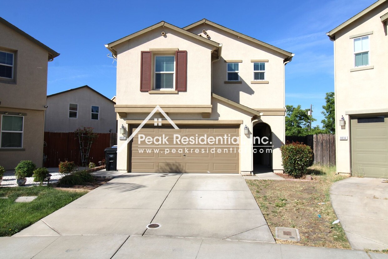 Foto principal - Wonderful Sacramento 3bd/2ba Home with 2 C...