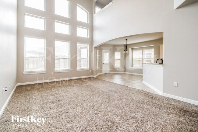 Foto del edificio - 10011 Thicket Park Ln