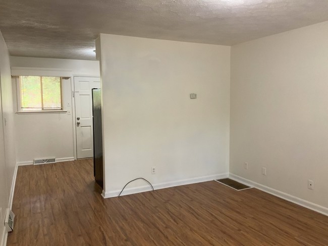 Building Photo - 1121 Scottsdale Dr