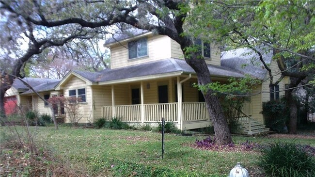 Building Photo - 311 Le Grande Ave