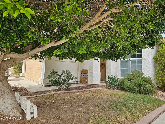 Building Photo - 1012 E Butler Dr