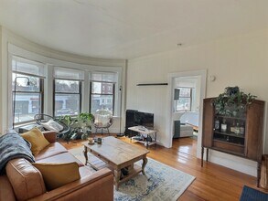 Building Photo - 1390 Beacon St