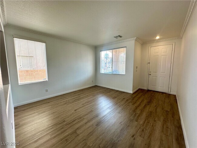 Building Photo - 3012 Jacaranda Dr