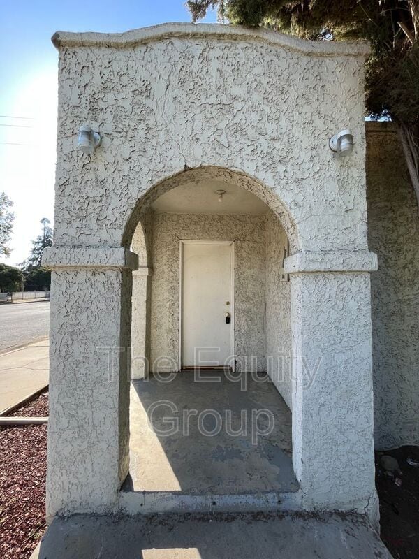 Building Photo - 266 W Belleview Ave