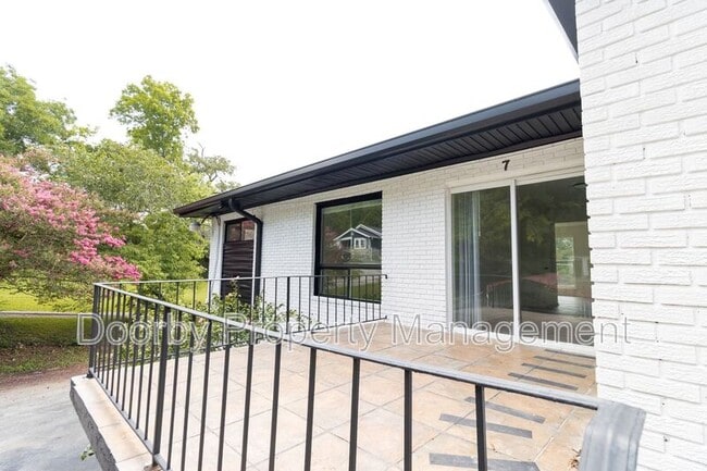 Building Photo - 513 Donaldson Rd