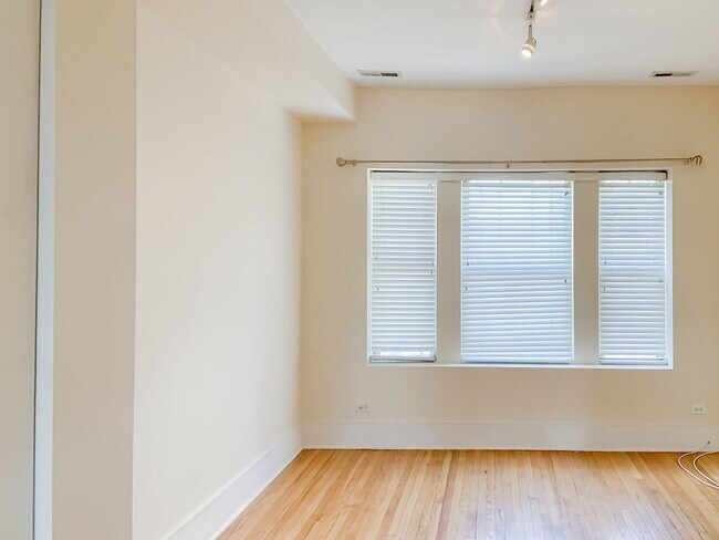 Foto del edificio - 3453 N Wolcott Ave