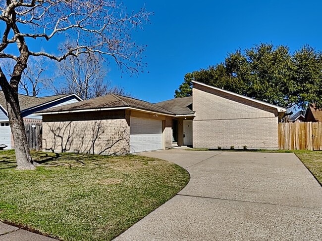 Building Photo - 5927 Woodmancote Dr
