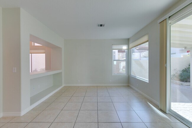 Foto del edificio - Immaculate 3 bedroom house with a Loft in ...
