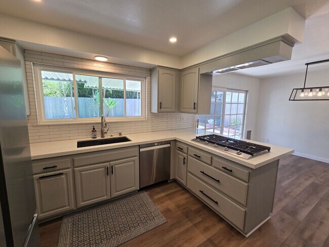 Foto del edificio - E. Ventura 4+2.5 Single Family Home w/ man...