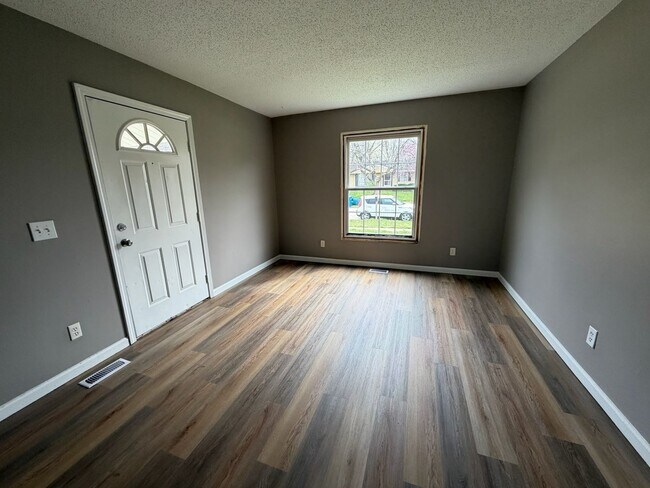 Foto del edificio - 621 Goldenview Dr