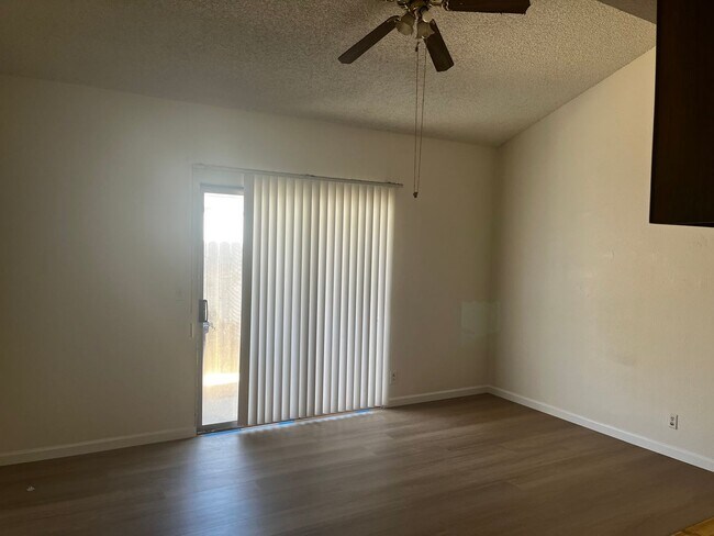 Building Photo - 2 Bedroom 1 Bath, 950 sqft. Rancho Cordova...