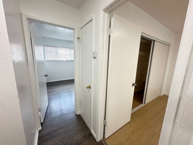 Building Photo - 3408