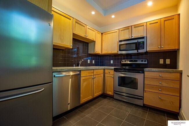 Building Photo - 5019 Underwood Ave