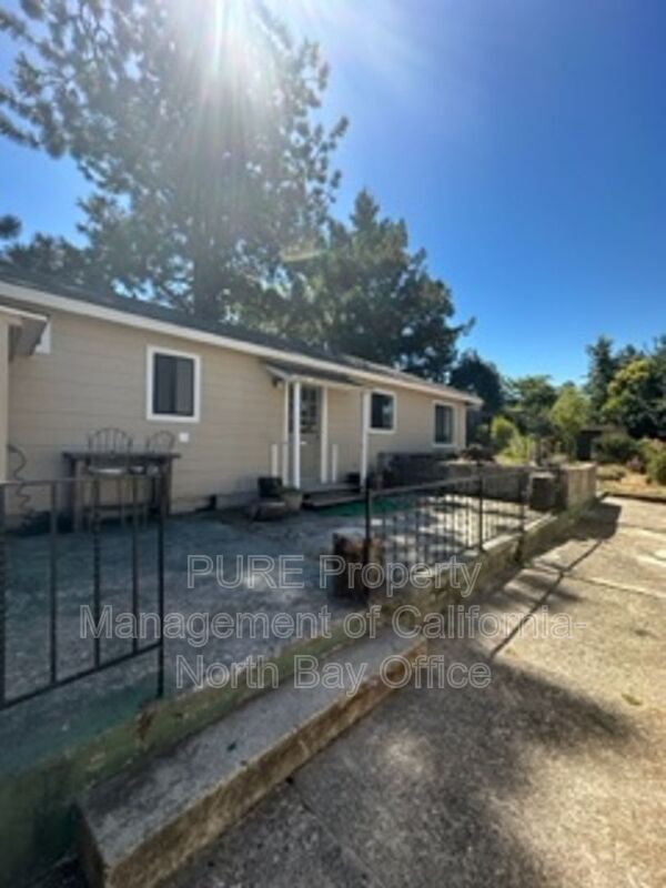 Foto principal - 410 W Cotati Ave
