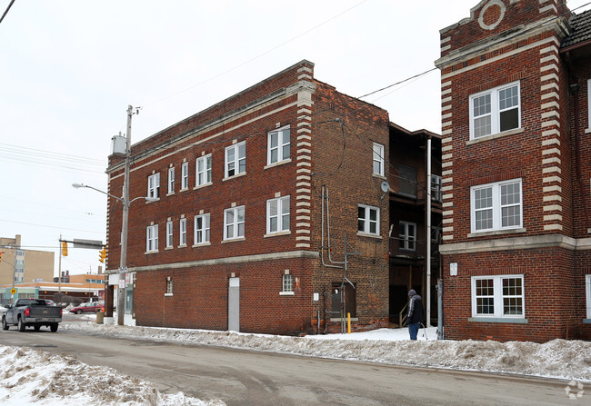 Building Photo - Shaker Square Towers